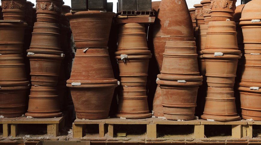 La terra cotta fatta a mano. Baked earth, made by hand.